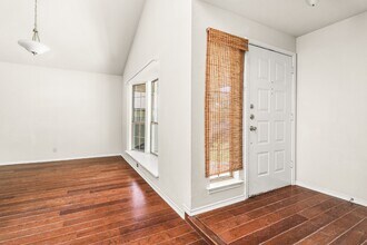5314 Lake Golden Dr in San Antonio, TX - Building Photo - Building Photo