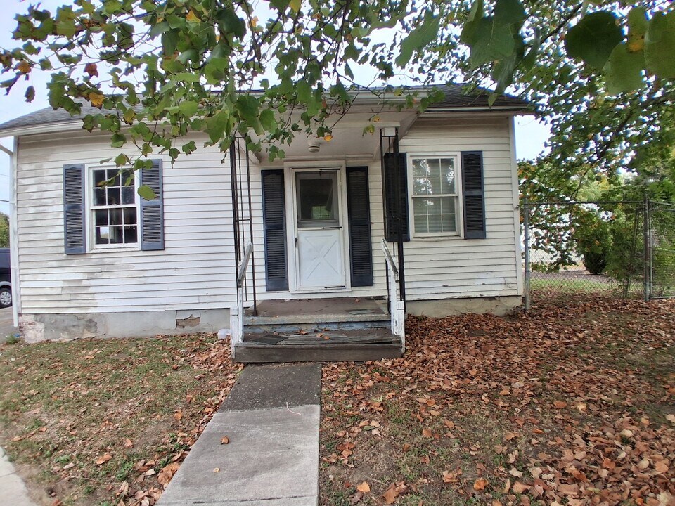 305 N Logan Ave in Danville, IL - Building Photo