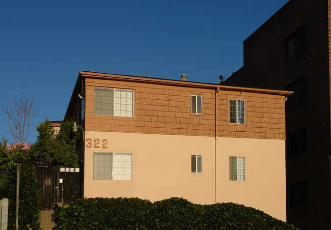 322 N Mariposa Ave in Los Angeles, CA - Building Photo - Building Photo