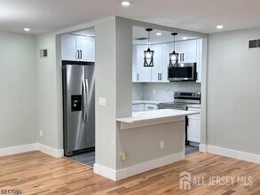 107A S Maple Ave in Park Ridge, NJ - Building Photo - Building Photo