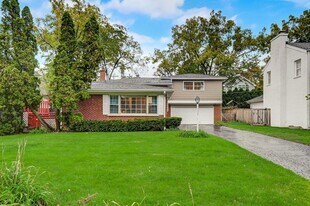 1326 Meadow Ln, Unit 2011 in Deerfield, IL - Building Photo