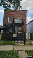 4223 W Augusta Blvd, Unit 1R in Chicago, IL - Building Photo