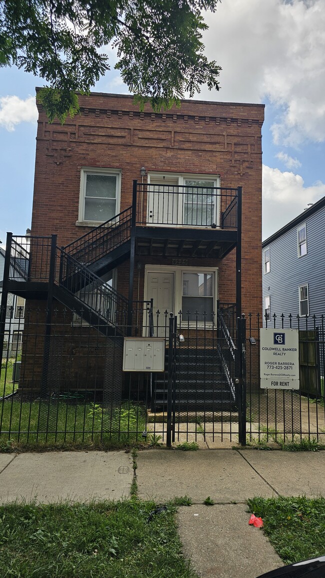4223 W Augusta Blvd, Unit 1R