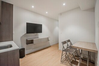 5869.5B W 88th St, Unit 5869.5B in Los Angeles, CA - Foto de edificio - Building Photo