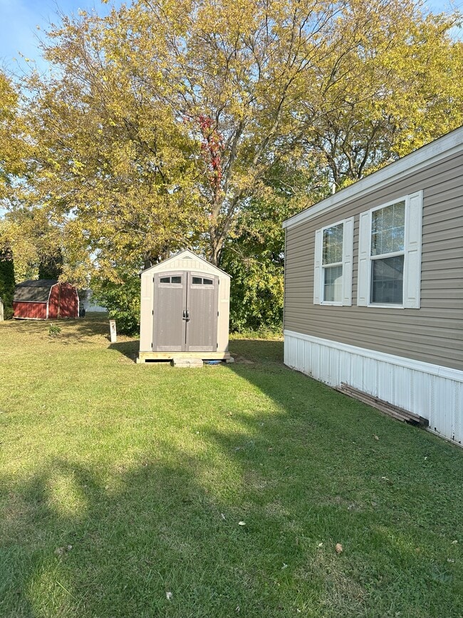 2331 Wellington Green Dr in Clarksville, IN - Foto de edificio - Building Photo