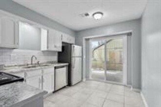 400 NE Independence Ave in Lee's Summit, MO - Building Photo - Building Photo