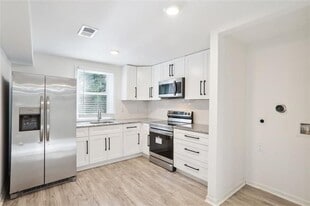 2533 Kelly Lake Rd in Decatur, GA - Building Photo