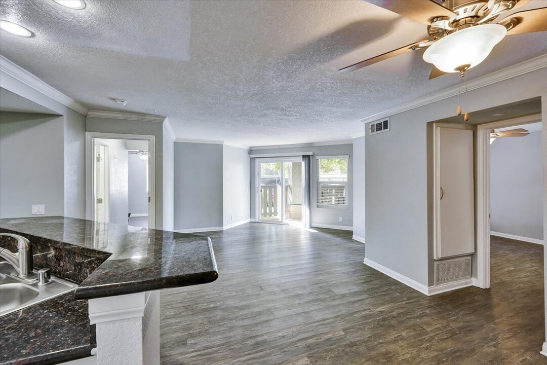 Le Med Apartments in Azusa, CA - Building Photo
