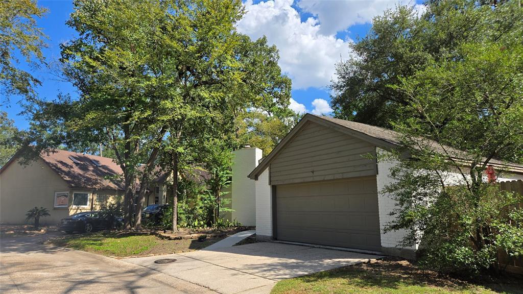4 Autumnwood Ct in Spring, TX - Building Photo