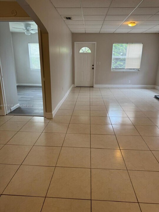 709 NW 1st St in Hallandale Beach, FL - Building Photo