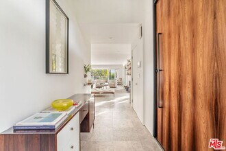 1588 N Doheny Dr in Los Angeles, CA - Building Photo - Building Photo