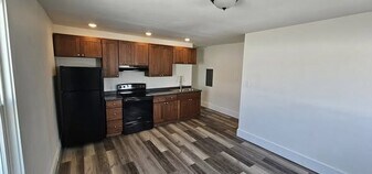 731 Park Ave, Unit 731 1/2 in Ackley, IA - Building Photo