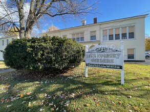 Lake Country Gardens in Albion, NY - Foto de edificio - Building Photo