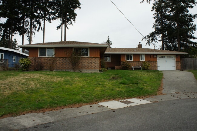 952 NE Netlam Ln in Oak Harbor, WA - Building Photo - Building Photo