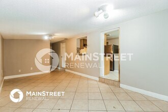 2326 E 111th Ave in Tampa, FL - Building Photo - Building Photo