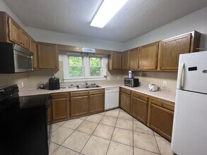 1222 W Market St, Unit 1222-A in Greensboro, NC - Building Photo - Building Photo