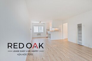 6045 Whitsett Ave in Los Angeles, CA - Building Photo