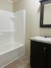 27 W Manor St in Oxford, MI - Building Photo - Building Photo