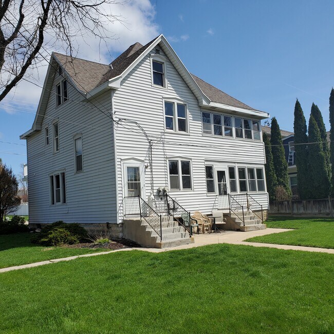 901 E Main St Rentals in Stoughton, WI