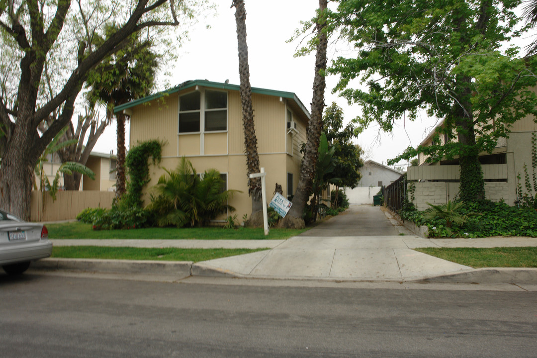 8363 Amigo Ave in Northridge, CA - Building Photo