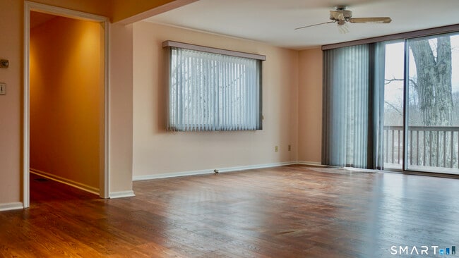 328 Navajo Loop in Shelton, CT - Building Photo - Building Photo