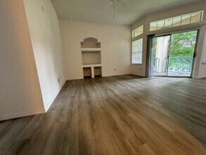 7360 Westpointe Blvd in Orlando, FL - Building Photo - Building Photo
