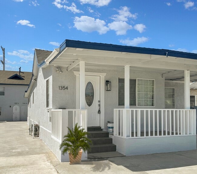 1354 W 36th Pl, Unit 1356