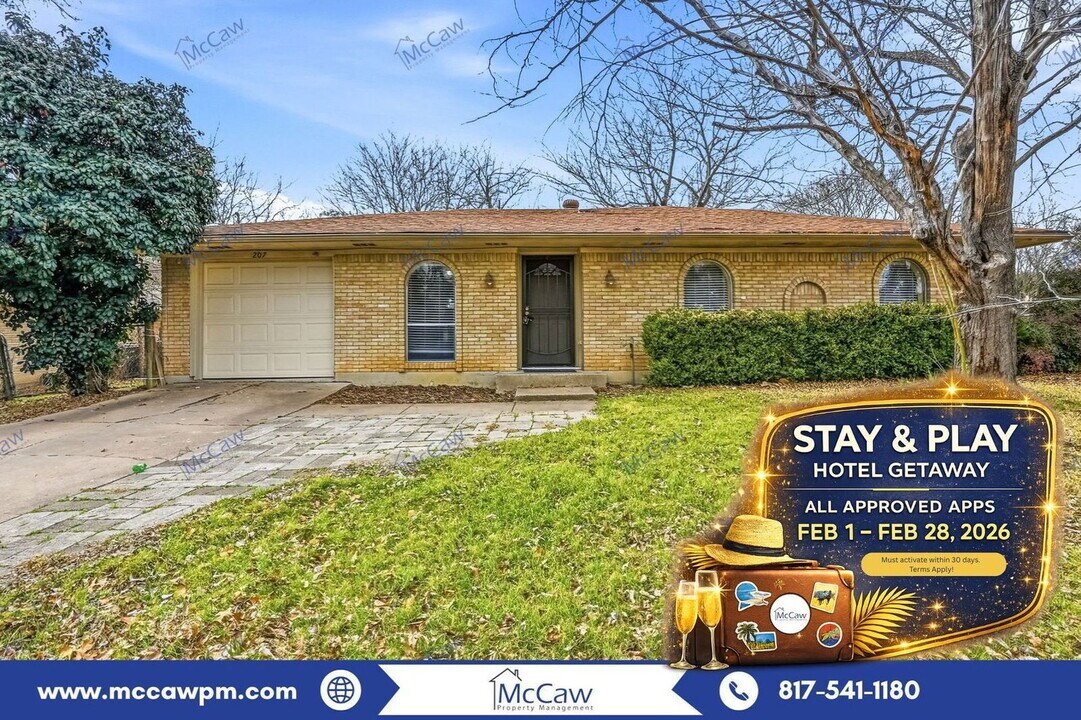 207 Evelyn St in Desoto, TX - Building Photo