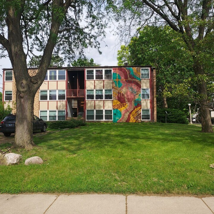 404 E Green St, Unit 302 in Urbana, IL - Building Photo