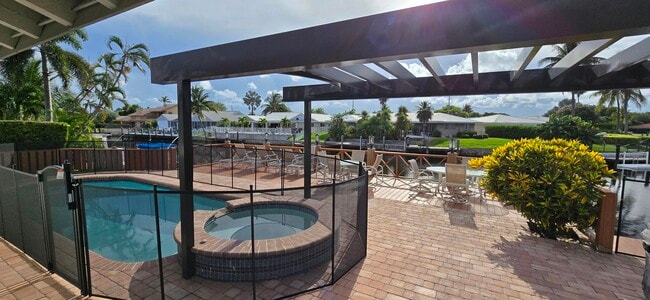 4011 NE 27th Terrace in Lighthouse Point, FL - Building Photo - Building Photo