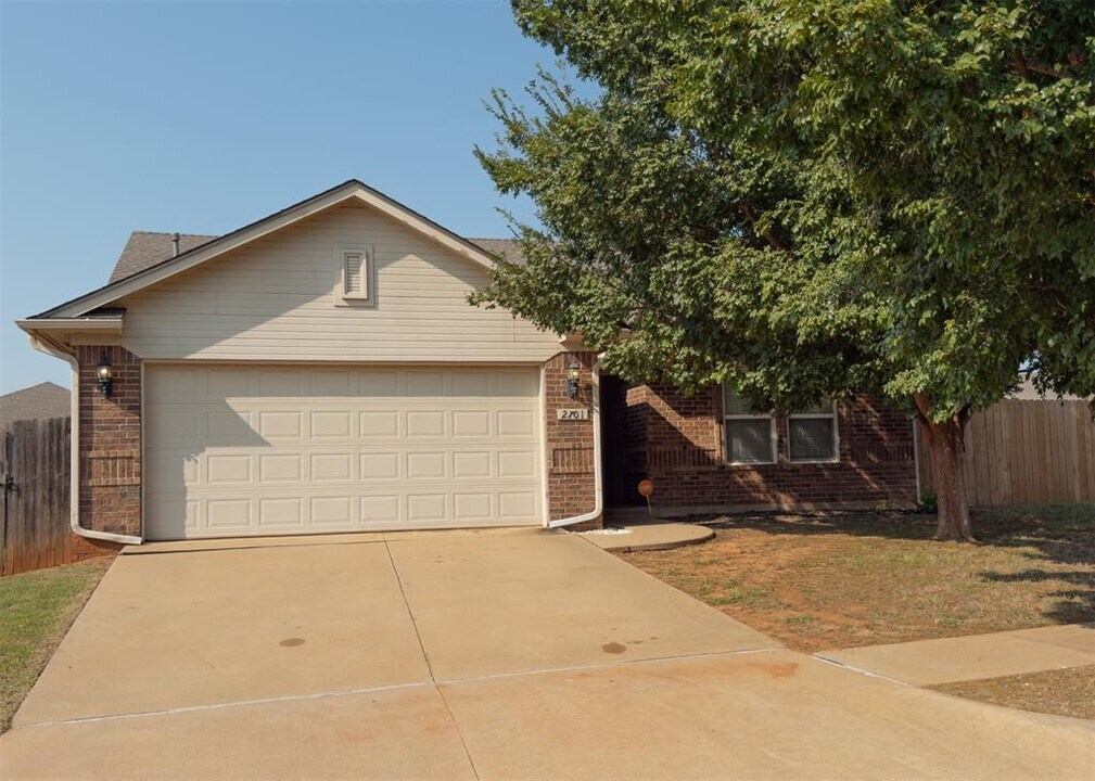 2701 NW 185th St in Edmond, OK - Building Photo