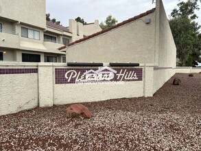970 N Sloan Ln in Las Vegas, NV - Building Photo - Building Photo