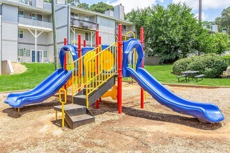 Villas de las Colinas 4 in Atlanta, GA - Building Photo - Building Photo