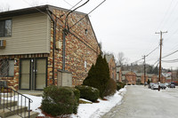 The Meadows Apartments in Pittsburgh, PA - Foto de edificio - Building Photo