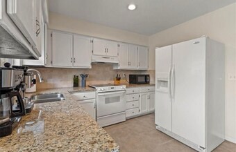 1604 E Drury Ln in Olathe, KS - Building Photo - Building Photo