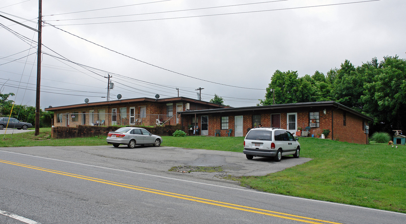 203 Baker Rd in High Point, NC - Building Photo