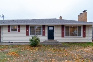 1418 N Woodruff Rd in Spokane Valley, WA - Building Photo