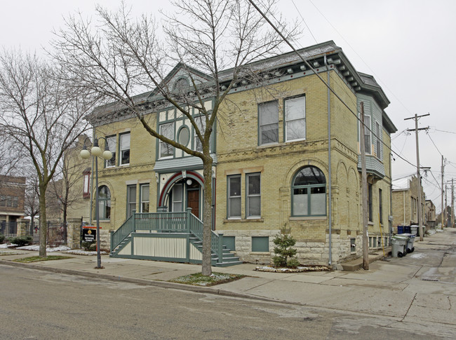 224 W Vine St in Milwaukee, WI - Building Photo - Building Photo