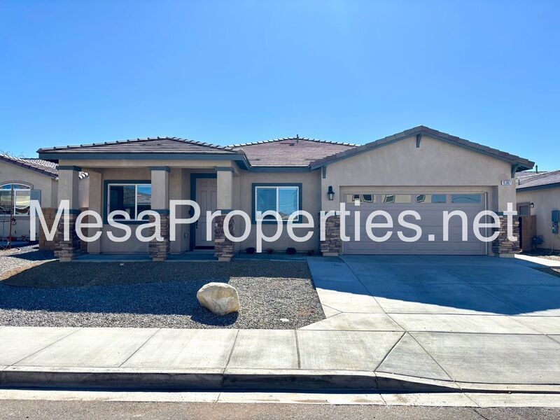 15387 Patton St in Victorville, CA - Building Photo
