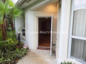 6849 SE Warwick Ln in Stuart, FL - Building Photo - Building Photo