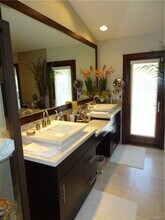 5760 Ostin Ave in Los Angeles, CA - Building Photo - Building Photo