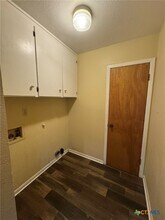 416 W Humphreys St in Seguin, TX - Foto de edificio - Building Photo