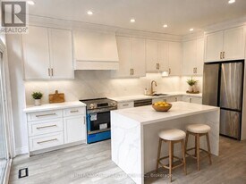 32 Bel Canto Crescent in Richmond Hill, ON - Building Photo