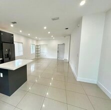 14890 NE 10th Ave in Miami, FL - Foto de edificio - Building Photo