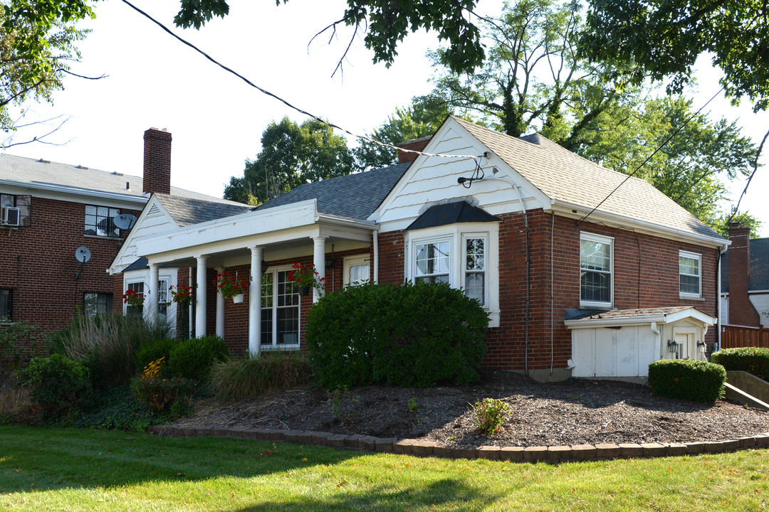 8340 Plainfield Rd in Deer Park, OH - Building Photo