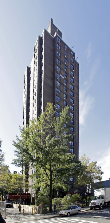 West Farms Square Plaza Apartments II in Bronx, NY - Foto de edificio