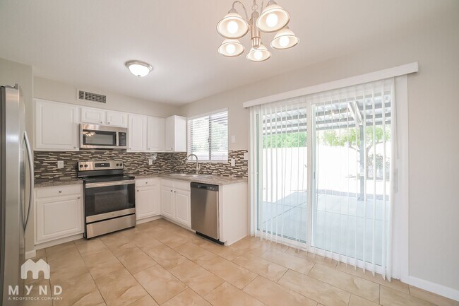 8336 N 105th Ln in Peoria, AZ - Foto de edificio - Building Photo