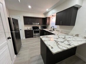 2500 SW 58th Ave in Miami, FL - Building Photo - Building Photo