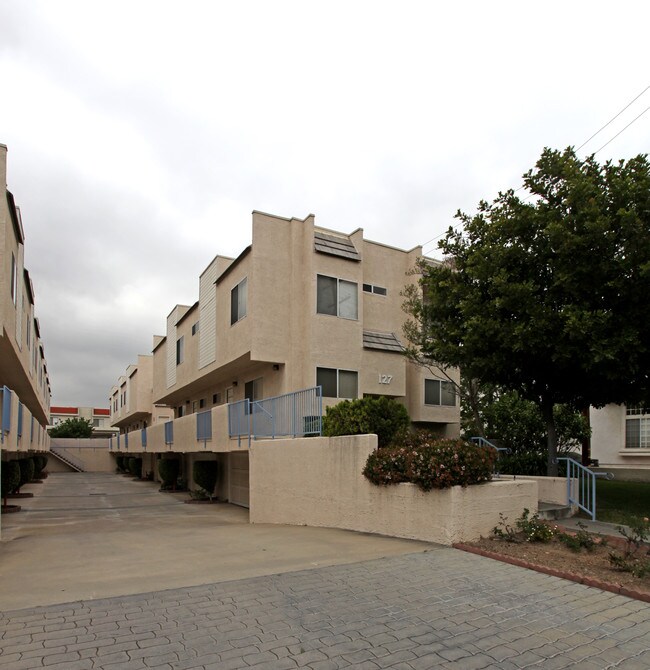 127-137 2nd Ave in Arcadia, CA - Foto de edificio - Building Photo