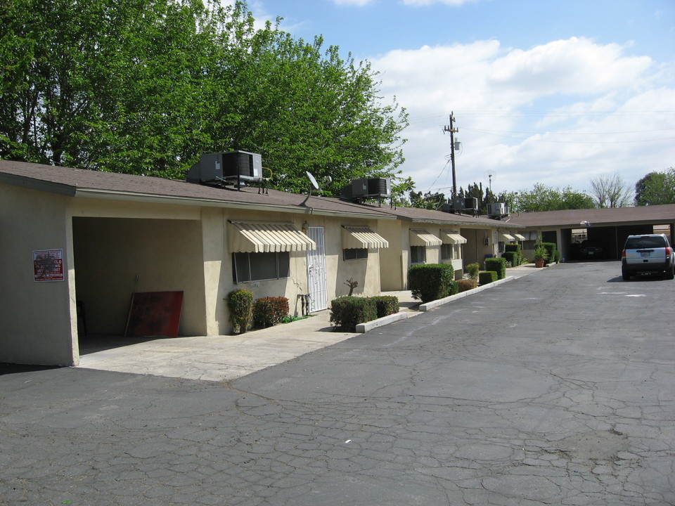 220-226 Stine Rd in Bakersfield, CA - Foto de edificio